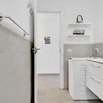 One Bedroom Alex Near The